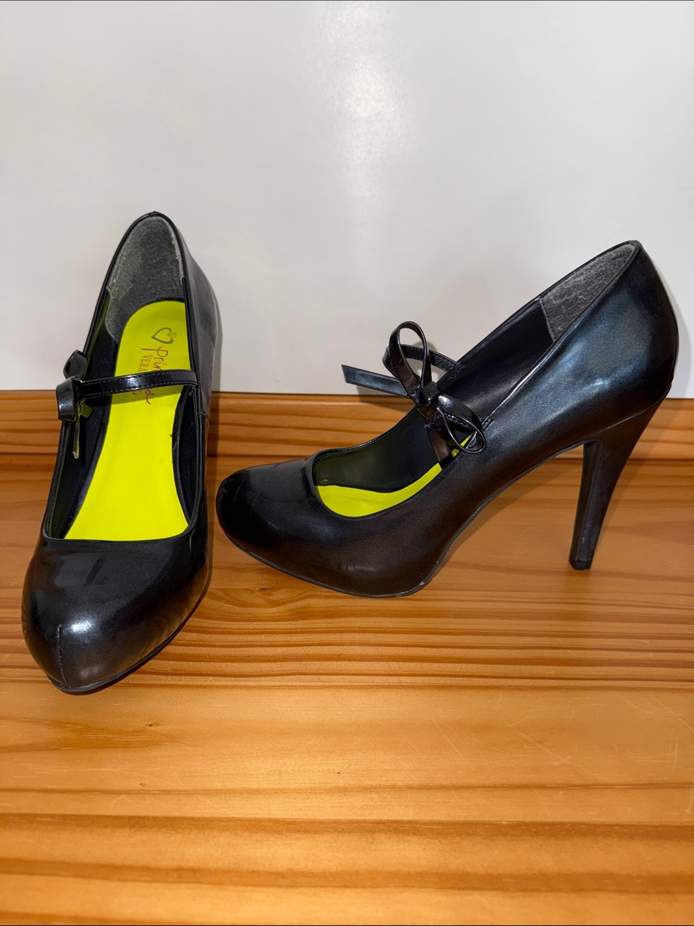 Princess Vera Wang Blue Patent Mary Jane High Heels with Bow Women’s Size 9